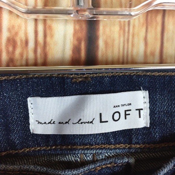 Ann Taylor LOFT Midrise Lightly Distressed Dark Wash Skinny Jeans 25 / 0 - Picture 5 of 6